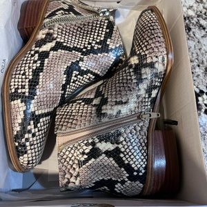 HOT dress casual shirt bootie